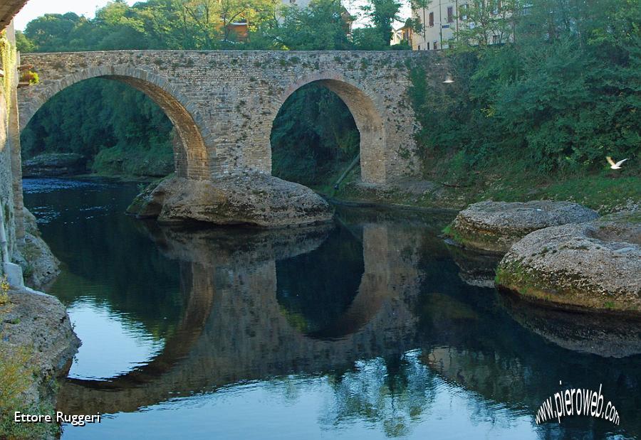 11 - Ponte S. Vittore, antico ponte romanico.JPG